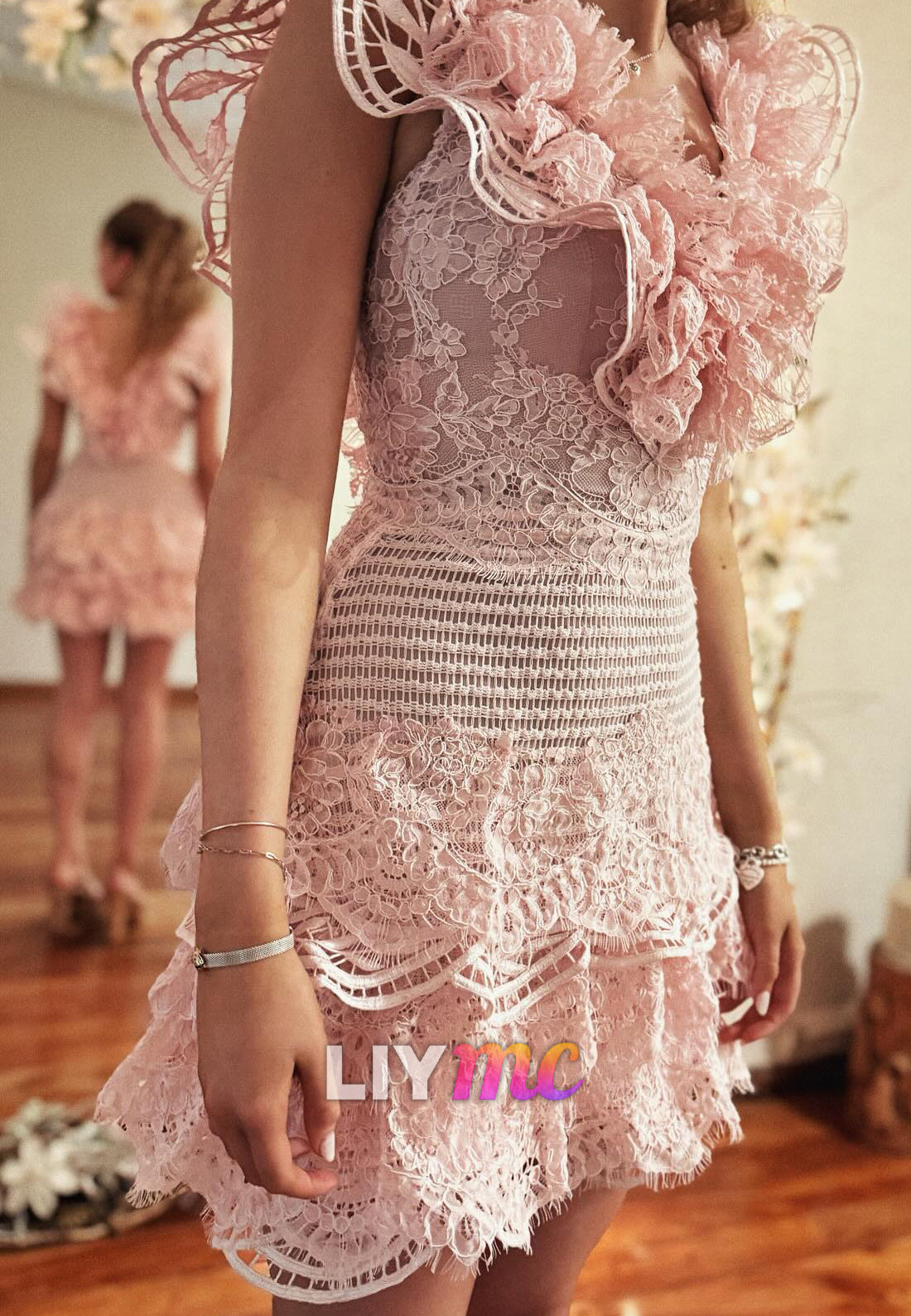 V-Neck Floral Appliques Tiered A-Line Short Party Homecoming Dress