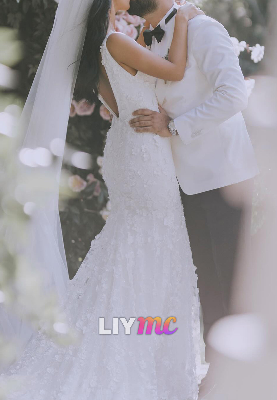 V-Neck Floral Embellished Sleeveless Mermaid Wedding Dress