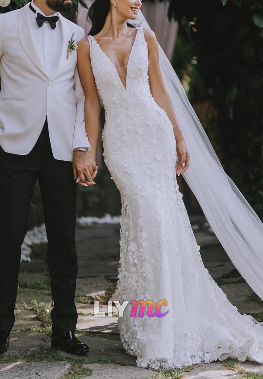 V-Neck Floral Embellished Sleeveless Mermaid Wedding Dress