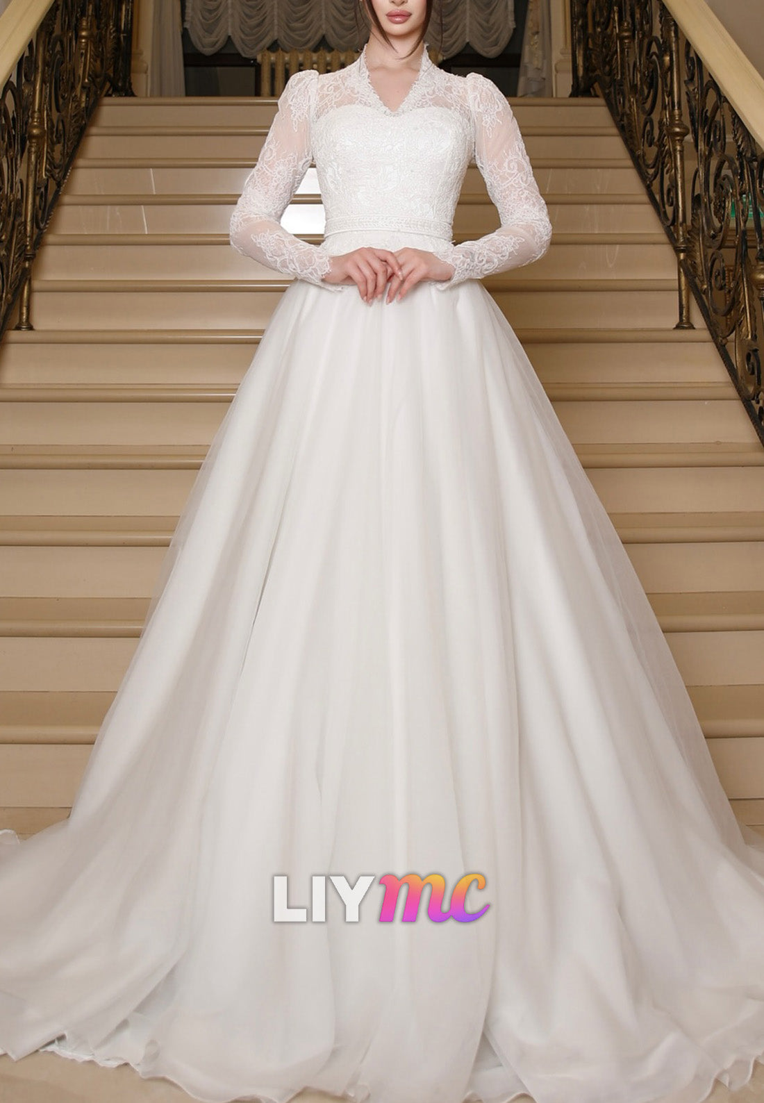 V-Neck Long Sleeeves Tulle Lace Appliques Ball Gown Wedding Dress