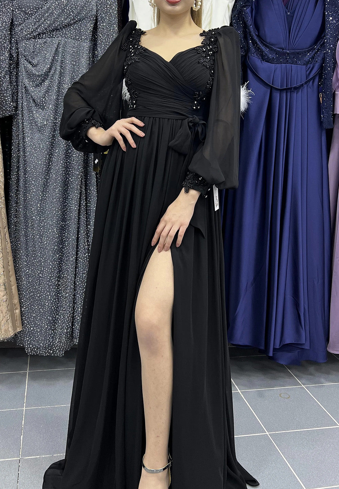 V-Neck Long Sleeves Appliques Chiffon Pleated A-Line Mother of Bride Dress