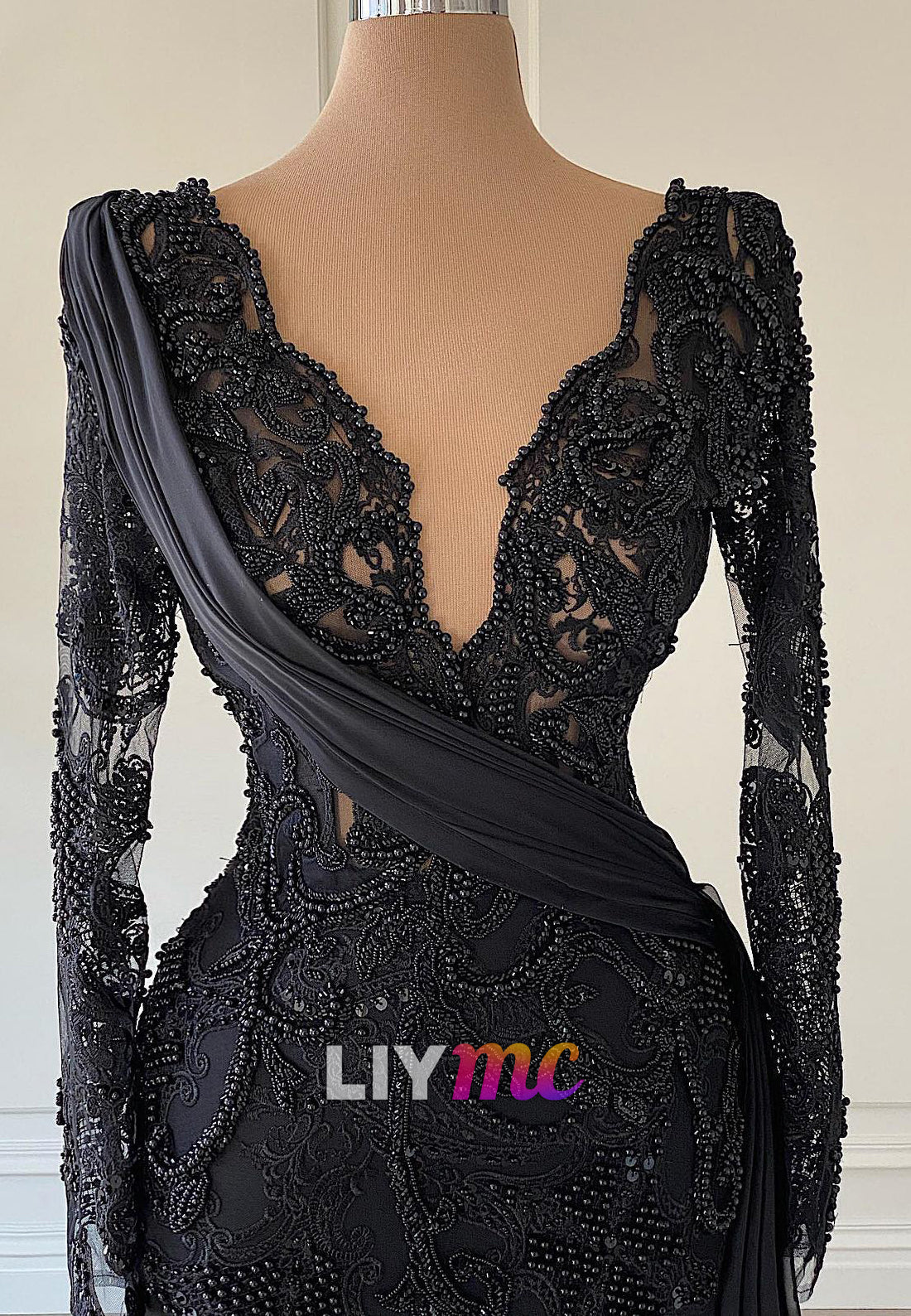 V-Neck Long Sleeves Appliques Fitted Mermaid Evening Dress