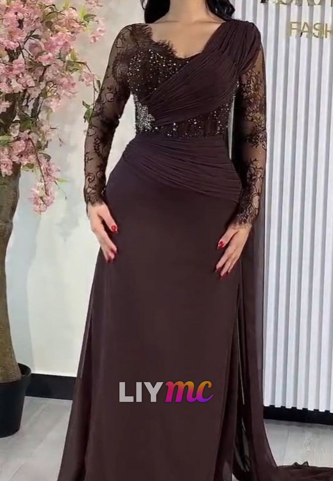 V-Neck Long Sleeves Appliques Pleated Sheath Evening Dress