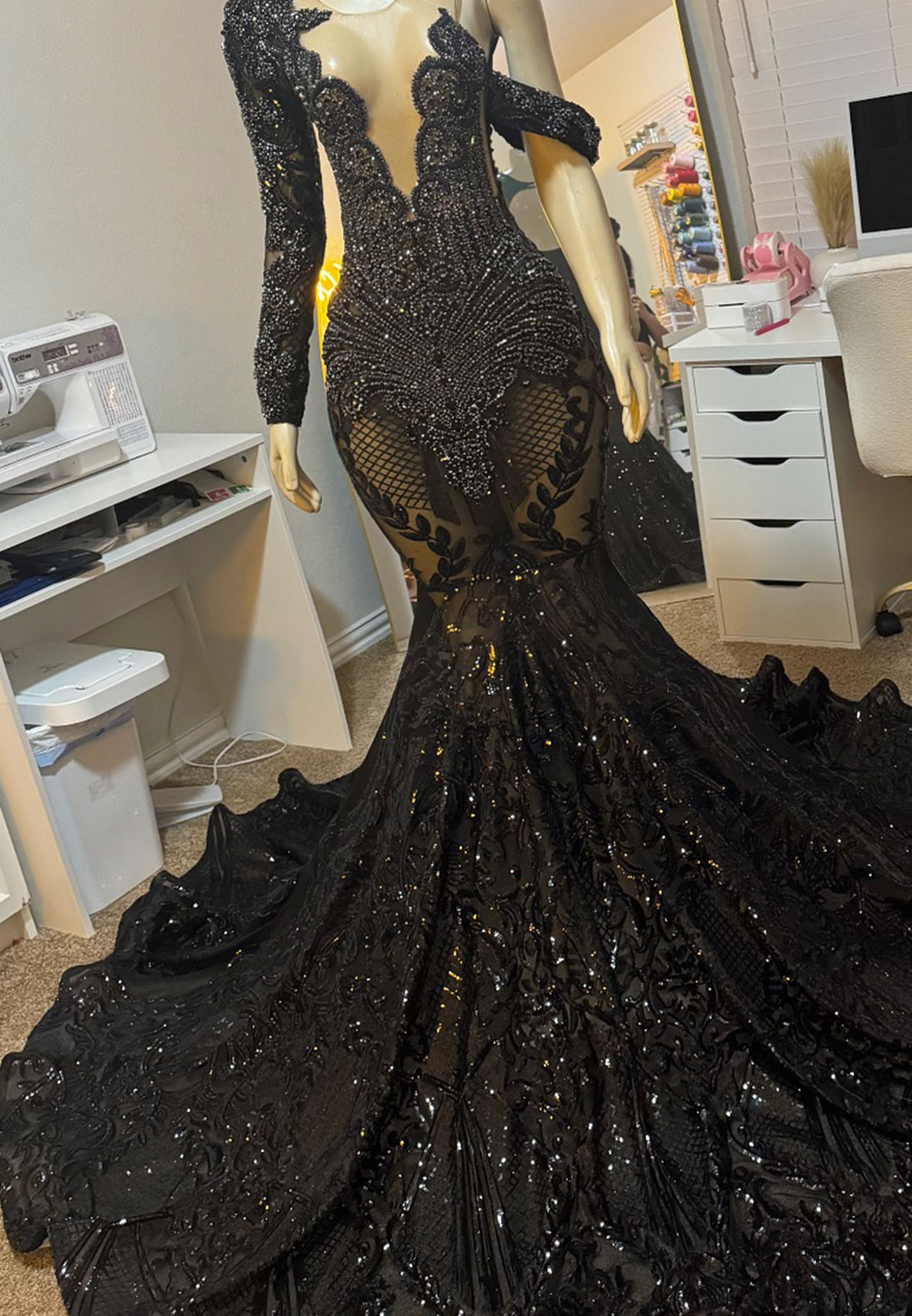 V-Neck Long Sleeves Beaded Appliques Sparkly Mermaid Prom Dress for Black Girls