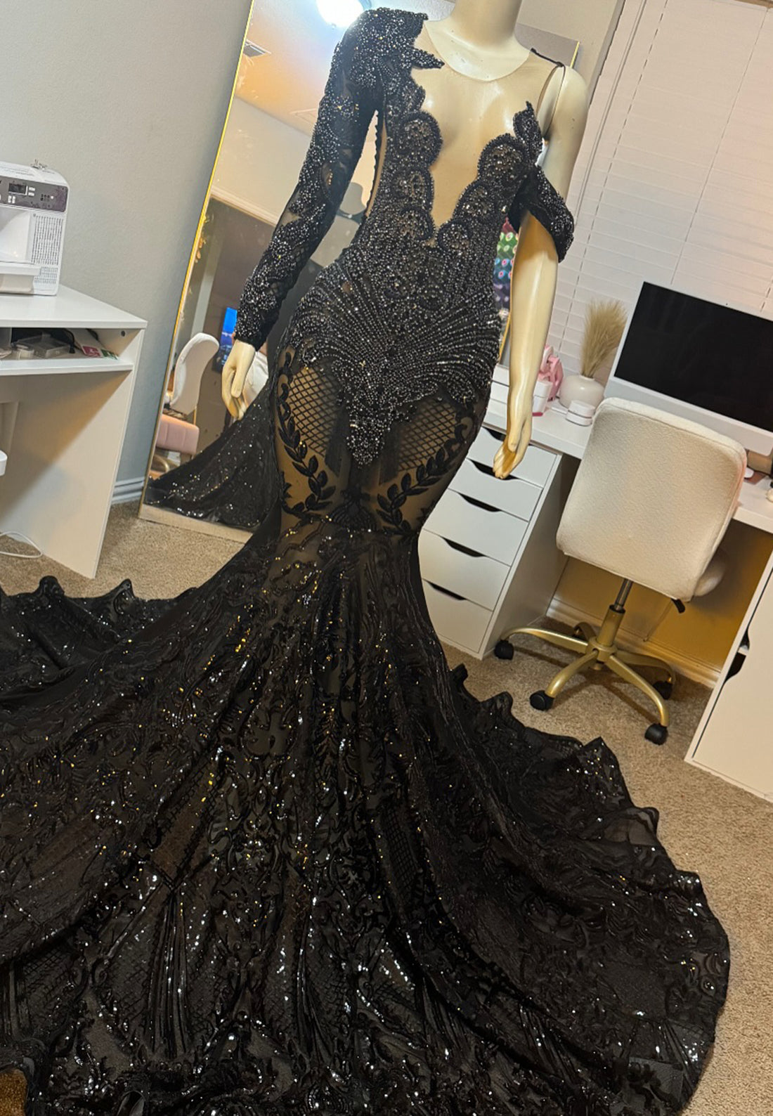 V-Neck Long Sleeves Beaded Appliques Sparkly Mermaid Prom Dress for Black Girls
