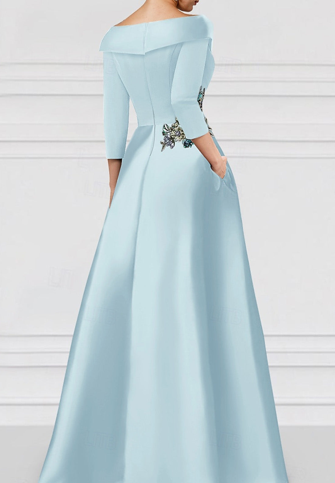 V-Neck Long Sleeves Floral Appliques A-Line Mother of Bride Dress