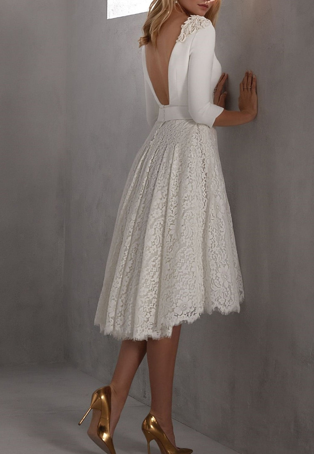 V-Neck Long Sleeves Lace Appliques A-Line Wedding Dress