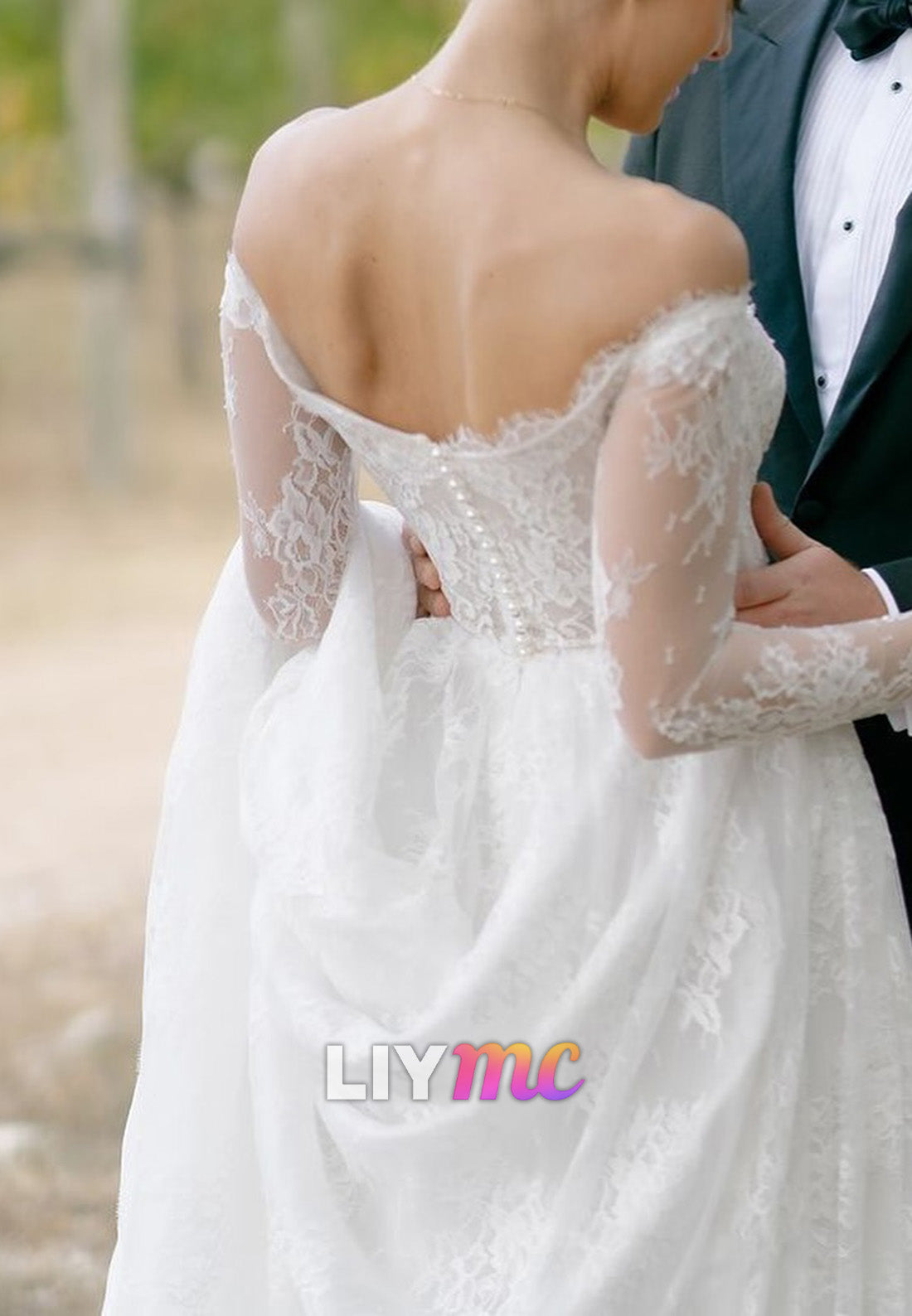 V-Neck Long Sleeves Lace Appliques A-Line Wedding Dress