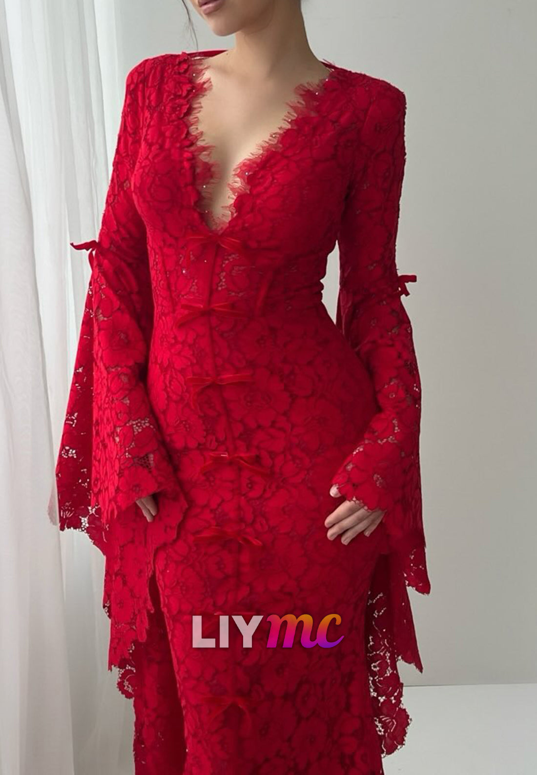 V-Neck Long Sleeves Lace Appliques Mermaid Prom Dress