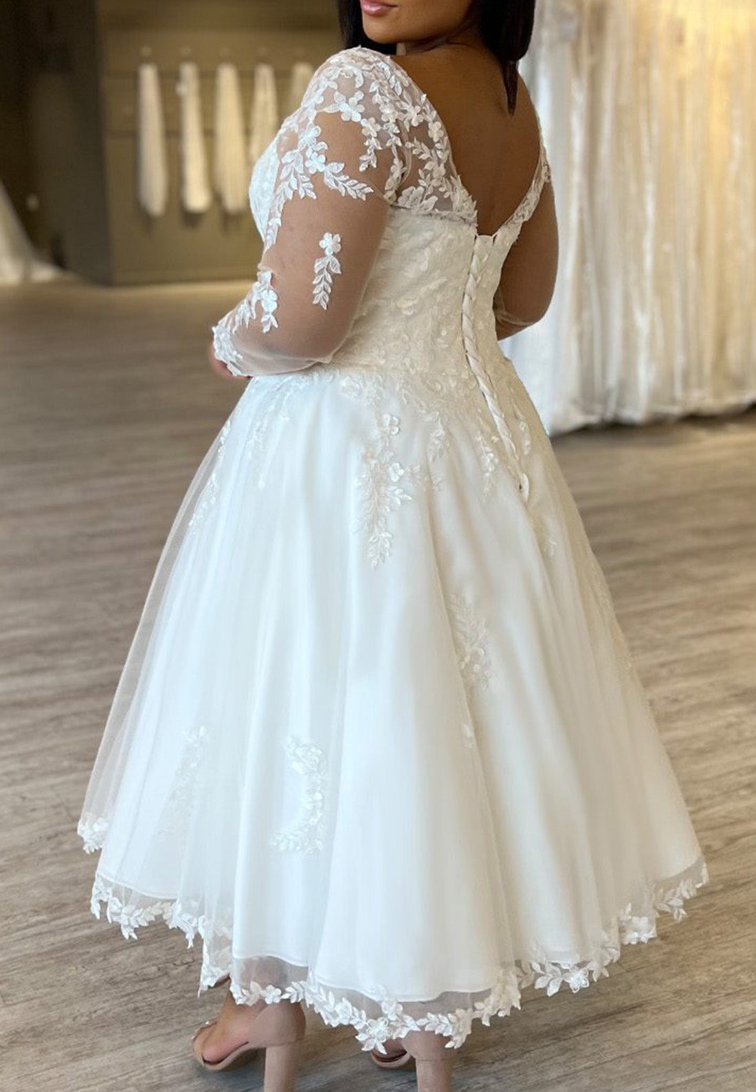 V-Neck Long Sleeves Lace Appliques Tulle Wedding Dress
