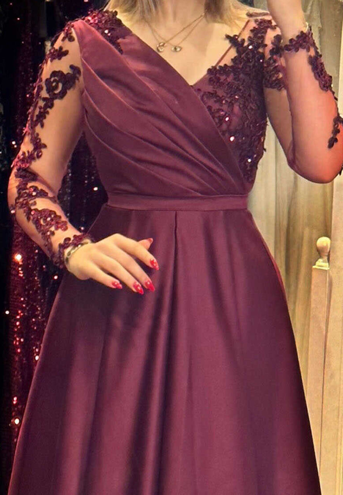 V-Neck Long Sleeves Lace Appliquess Pleated A-Line Mother of Bride Dress