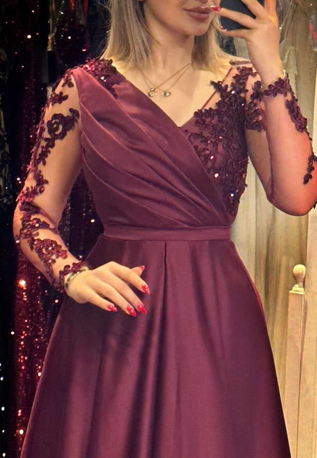 V-Neck Long Sleeves Lace Appliquess Pleated A-Line Mother of Bride Dress