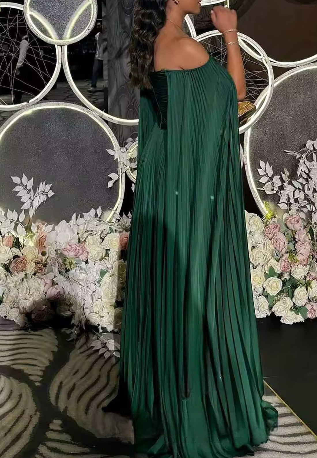 V-Neck Long Sleeves Pleated A-Line Evening Dress