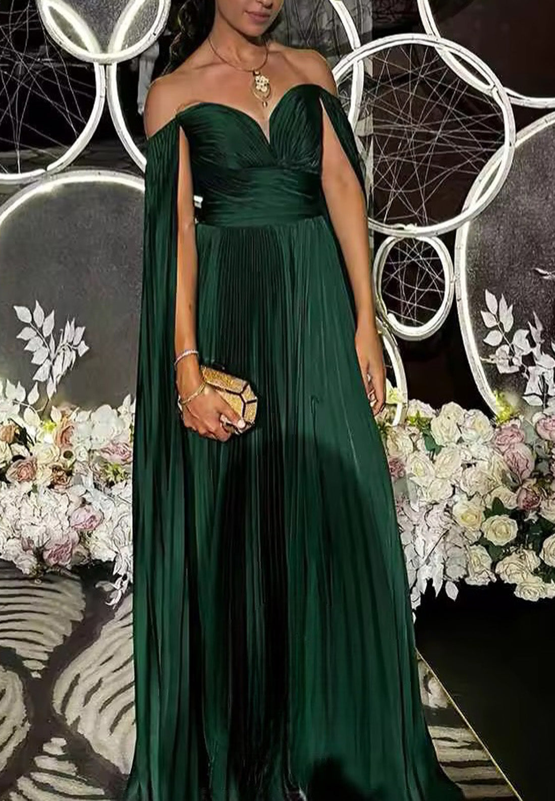 V-Neck Long Sleeves Pleated A-Line Evening Dress
