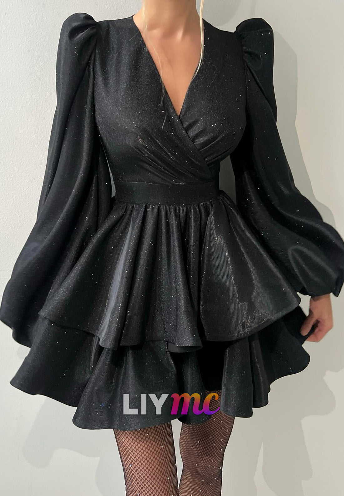 V-Neck Long Sleeves Pleated A-Line Short Party Homecoming Dress