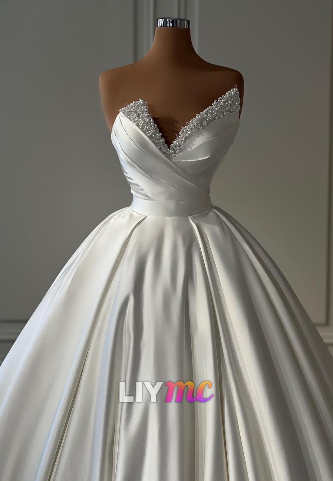 V-Neck Pleated Pearl Sleeveless A-Line Wedding Dress
