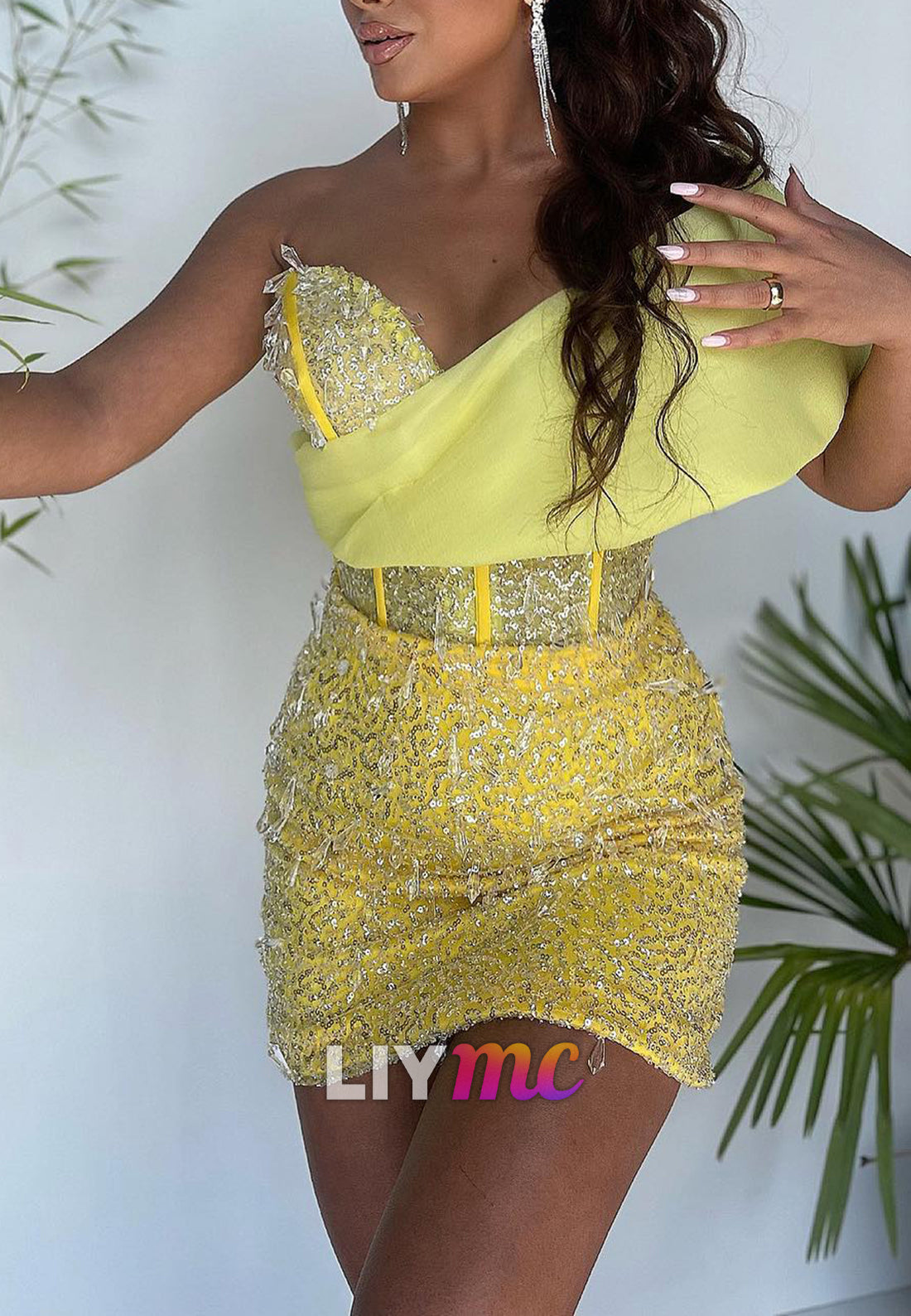 V-Neck Sequins Fitted Sheath Short Party Homecoming Dress