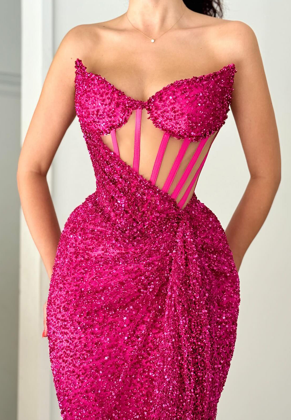 V-Neck Sheer Sleeveless Sequins Ruched Evening Dress Sheath Prom Dress