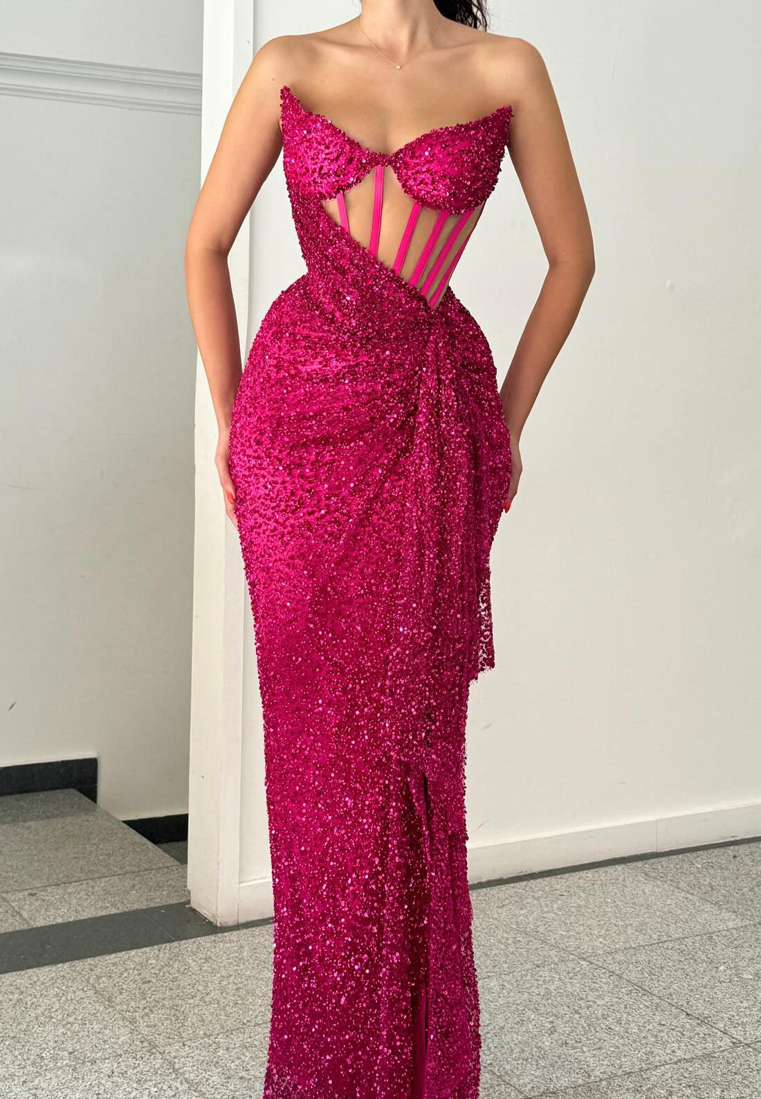 V-Neck Sheer Sleeveless Sequins Ruched Evening Dress Sheath Prom Dress