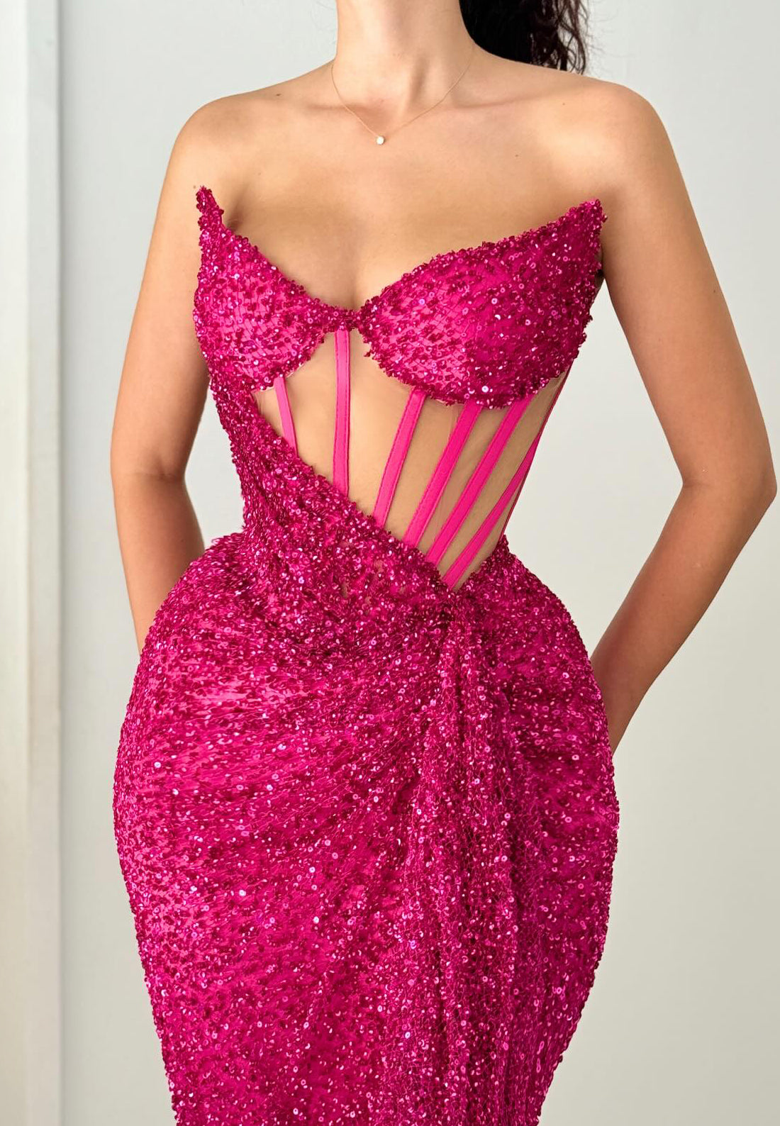 V-Neck Sheer Sleeveless Sequins Ruched Evening Dress Sheath Prom Dress