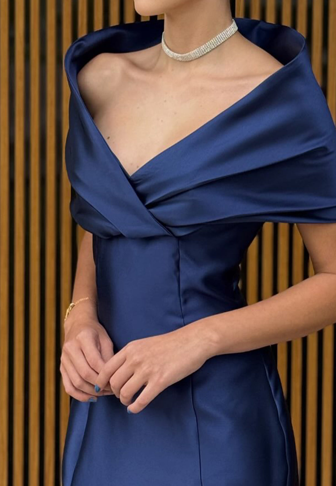 V-Neck Short Sleeves Sleek Mermaid Evening Dress