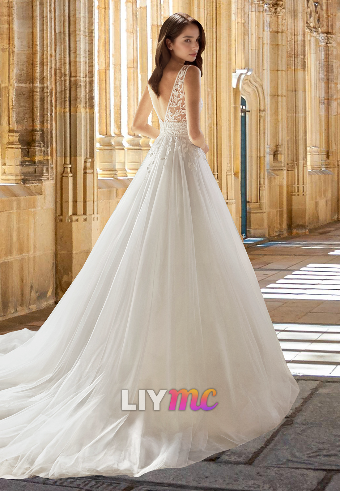 V-Neck Sleeveless Lace Appliques Tulle Ball Gown A-Line Wedding Dress