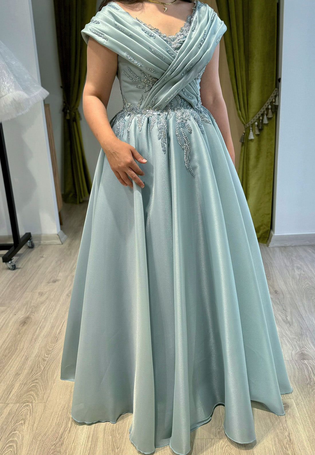 V-Neck Sleeveless Pleated Appliques A-Line Formal Dress