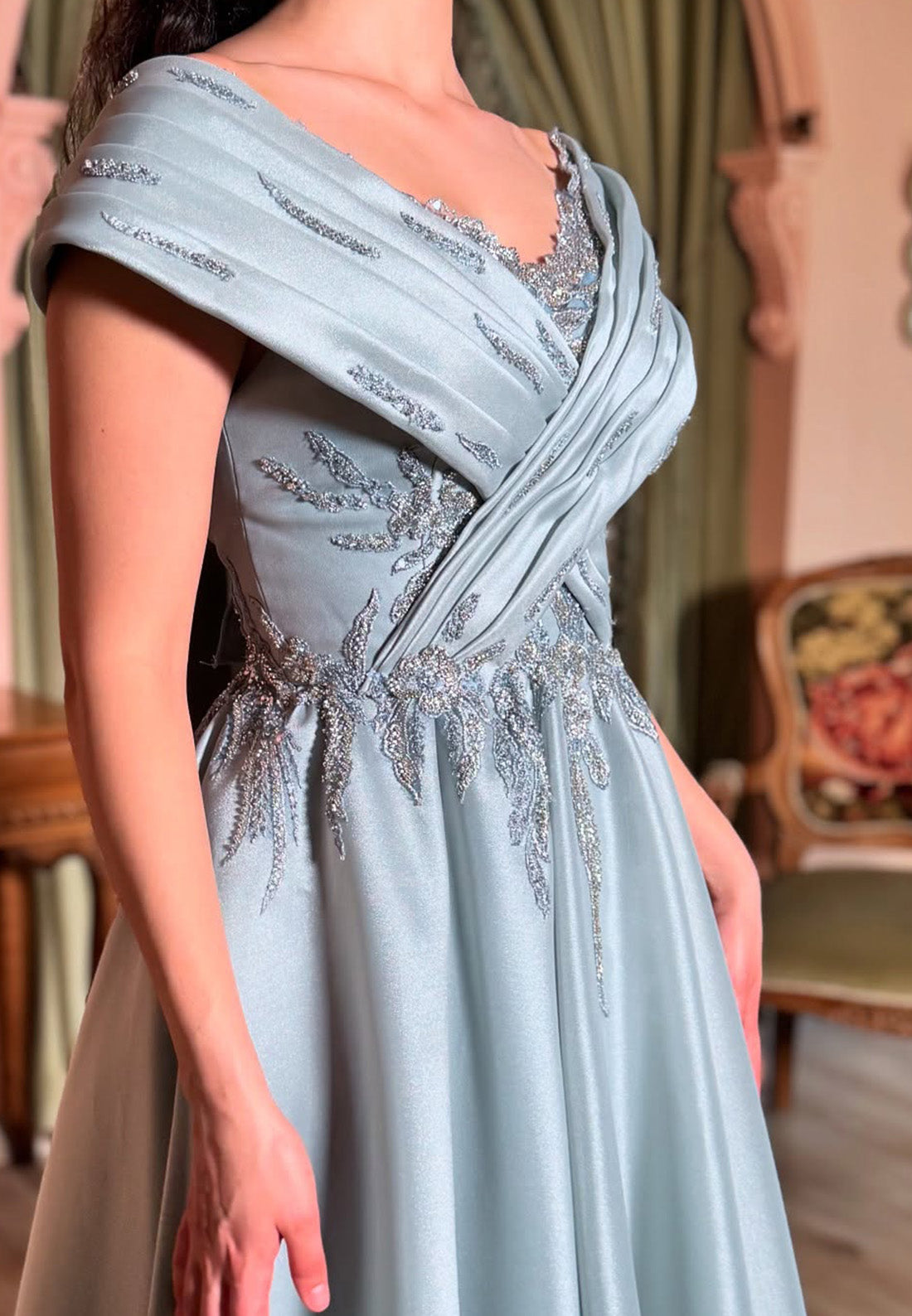 V-Neck Sleeveless Pleated Appliques A-Line Formal Dress