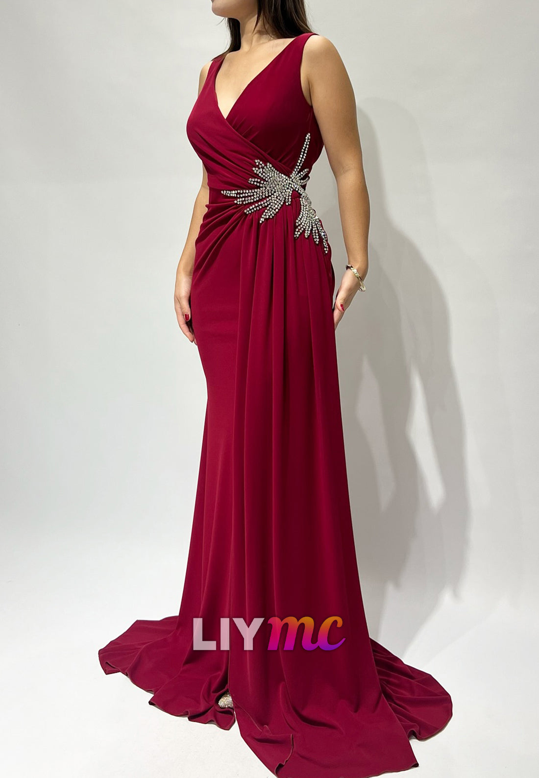 V-Neck Sleeveless Pleated Beaded Sheath Red Evening Dress