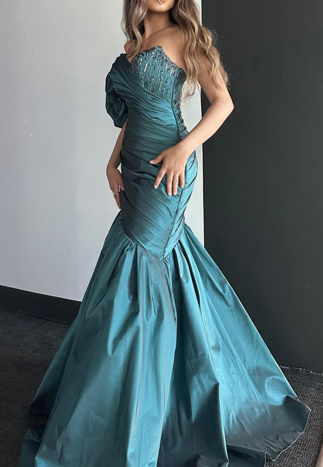 V-Neck Sleeveless Pleated Mermaid Formal Dress