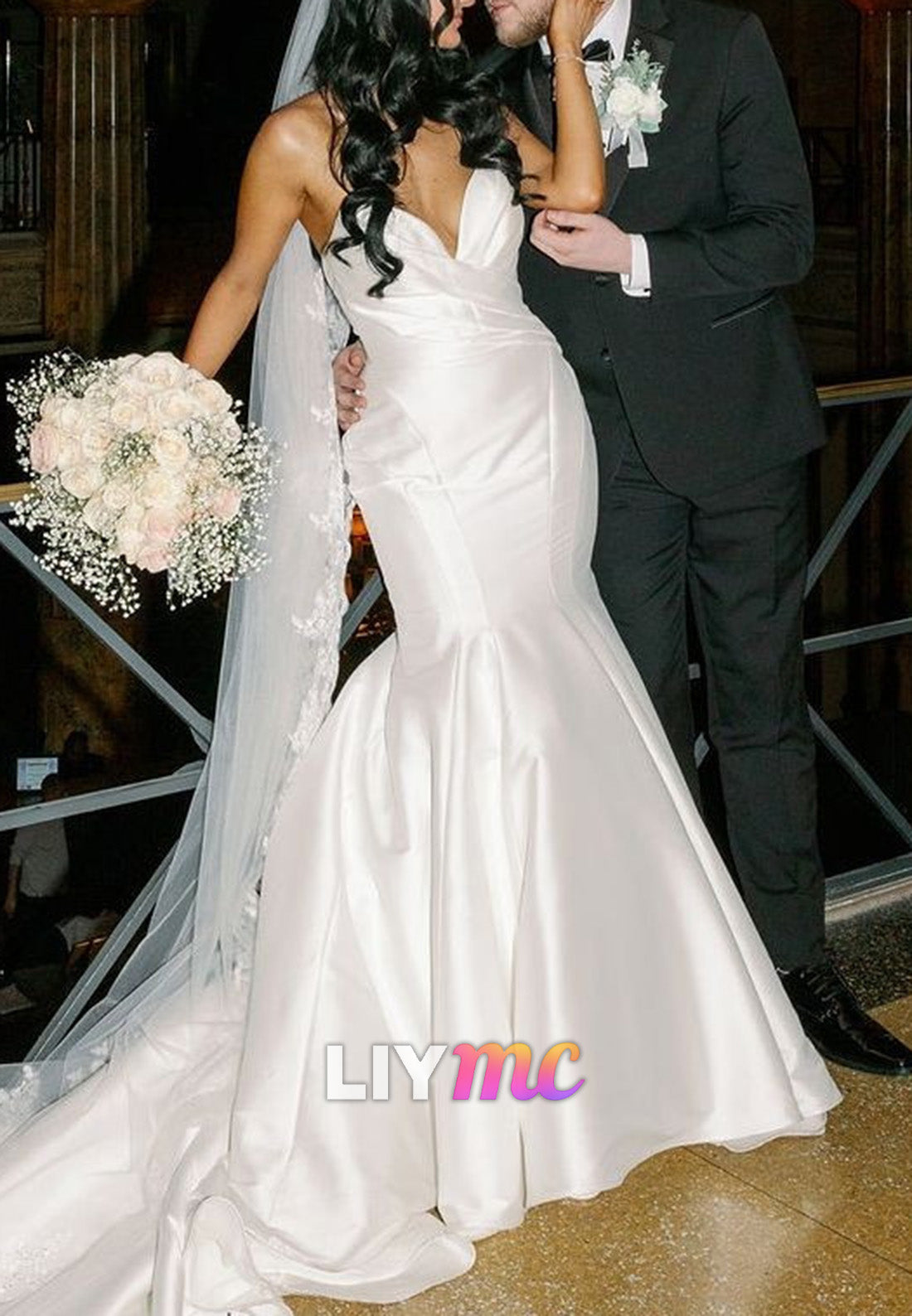 V-Neck Sleeveless Sleek Mermaid Satin Wedding Dress