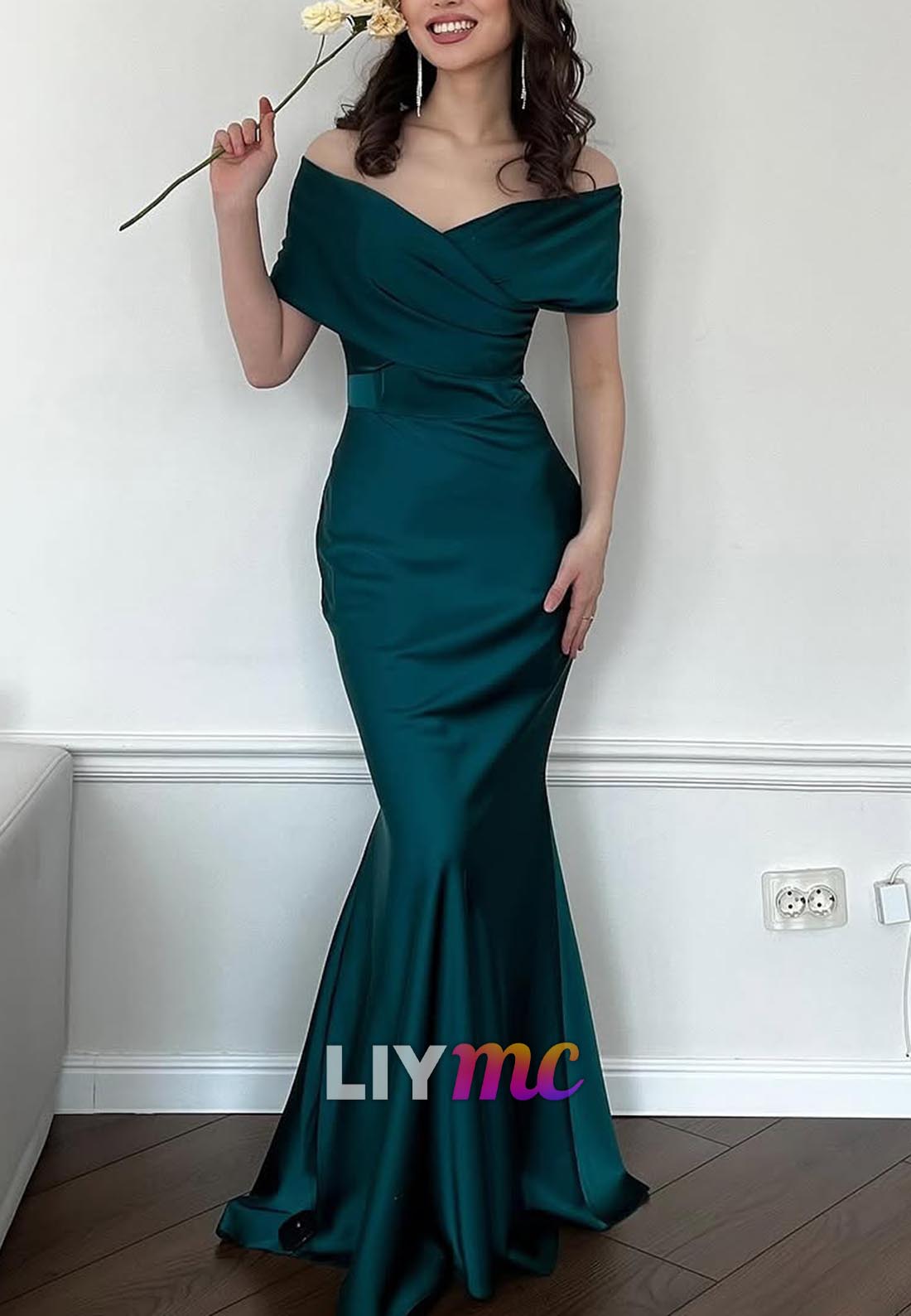 V-Neck Sleeves Fitted Sleek Mermaid Evening Dress