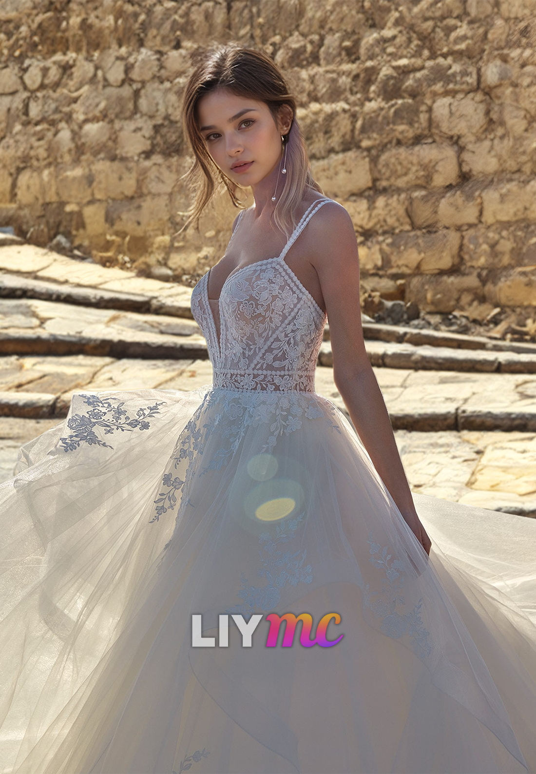 V-Neck Spaghetti Straps Appliques Tulle A-Line Wedding Dress