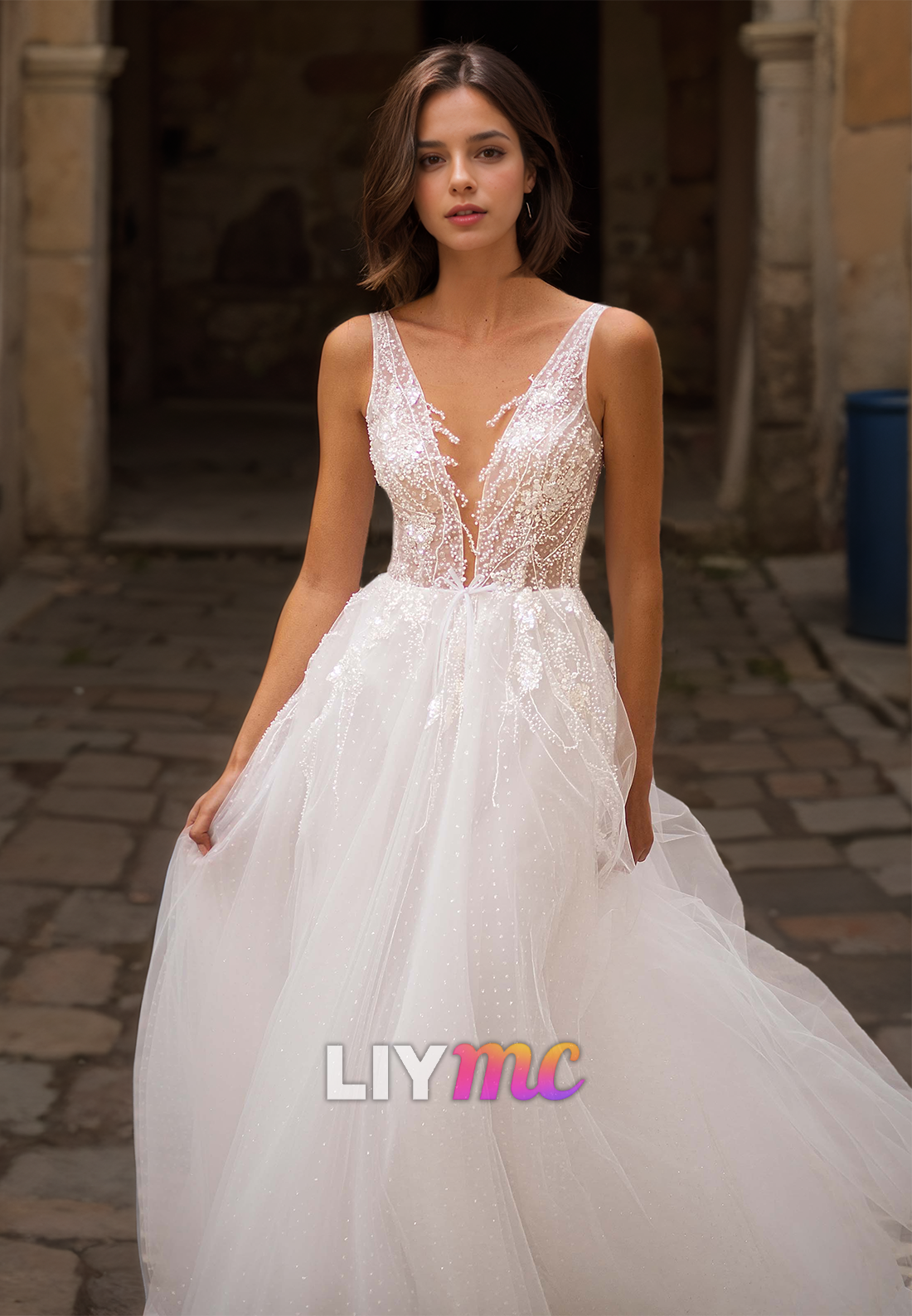 V-Neck Spaghetti Straps Appliques Tulle Ball Gown Wedding Dress