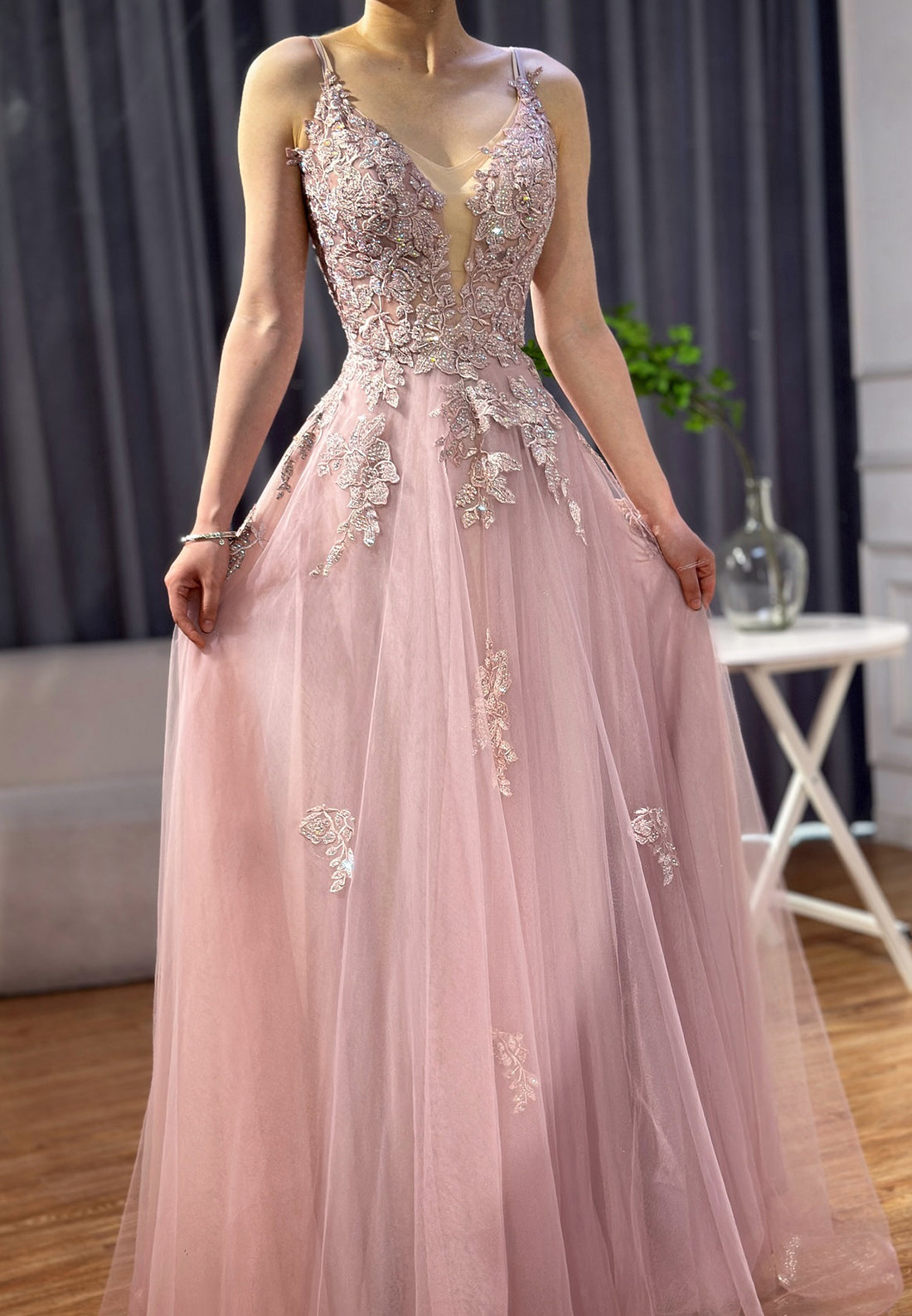V-Neck Spaghetti Straps Floral Appliques Tulle A-Line Prom Dress