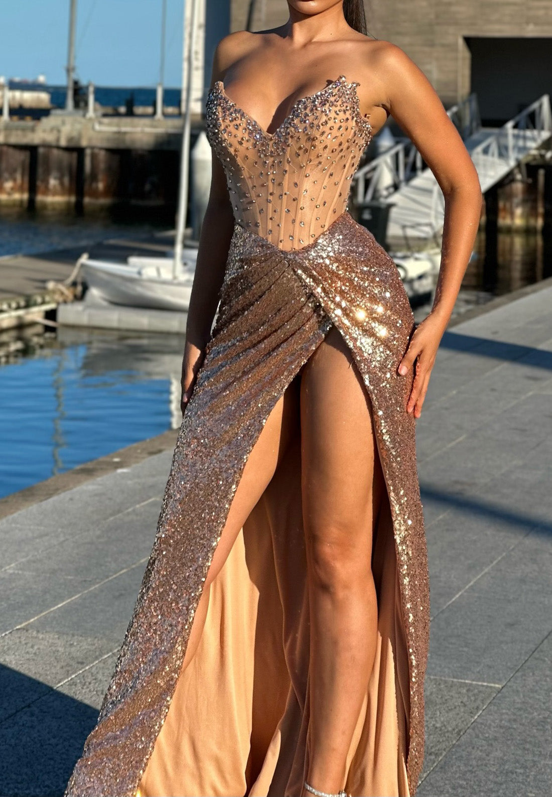 V-Neck Strapless Beaded Sequins Sparkly Sheath Prom Dress