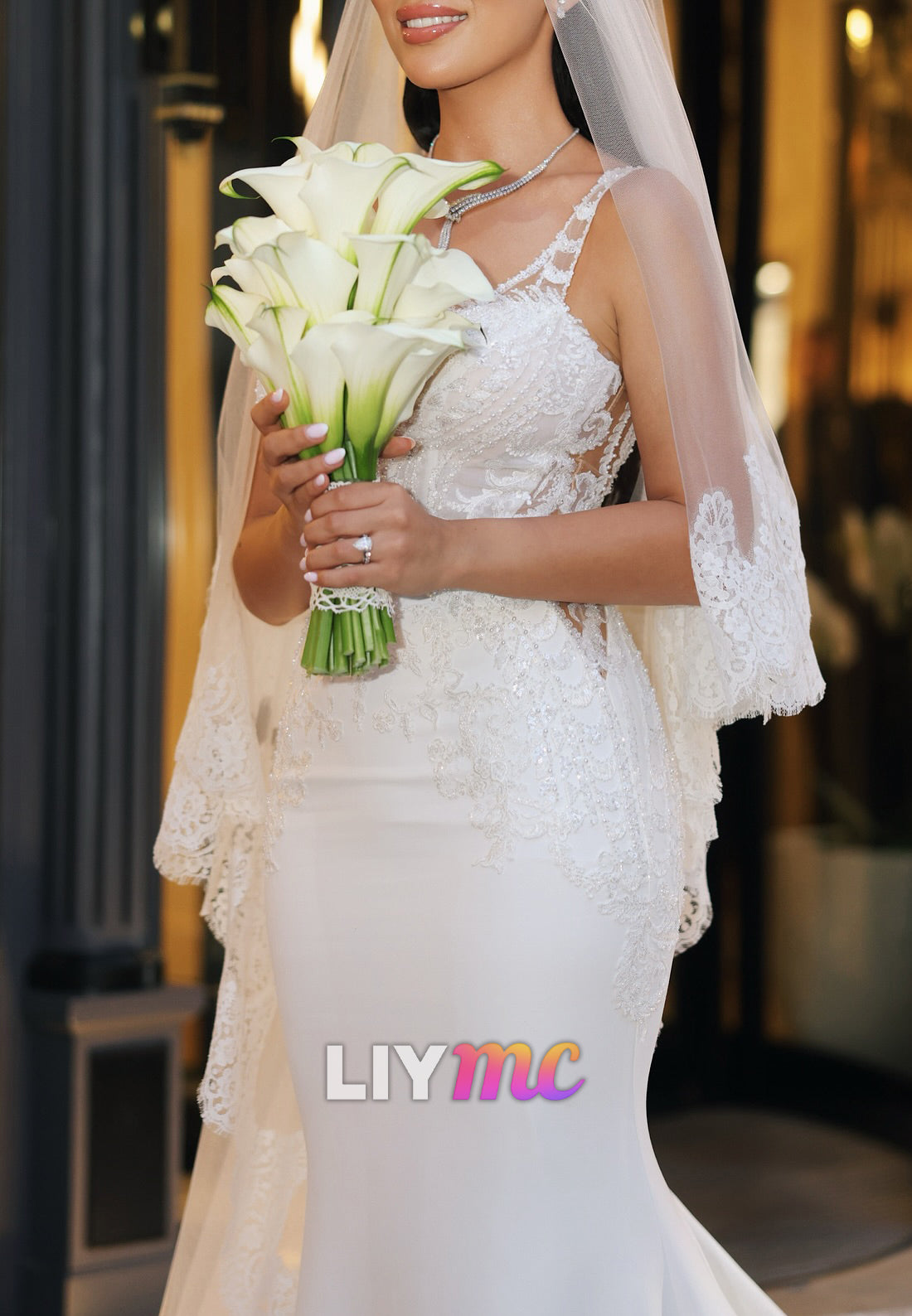 V-Neck Straps Appliques Mermaid Fitted Wedding Dress