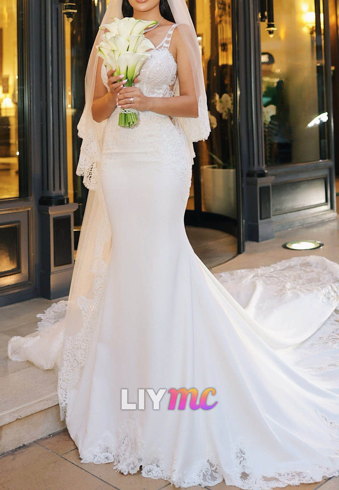 V-Neck Straps Appliques Mermaid Fitted Wedding Dress
