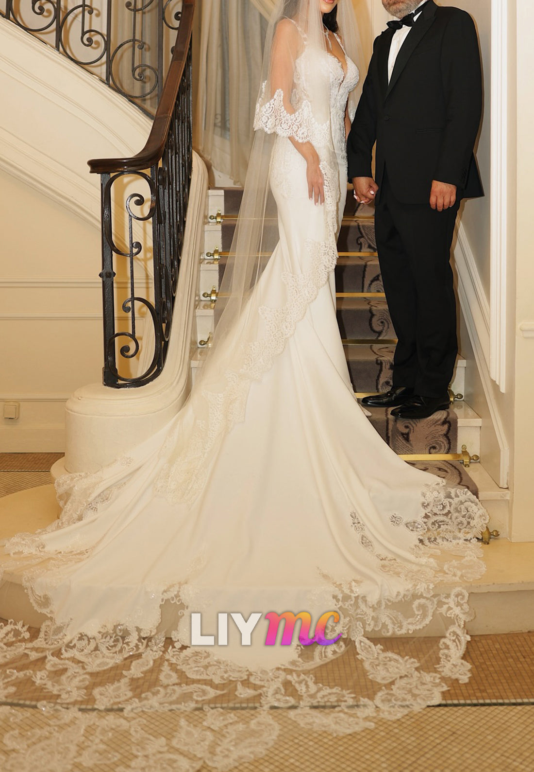 V-Neck Straps Appliques Mermaid Fitted Wedding Dress