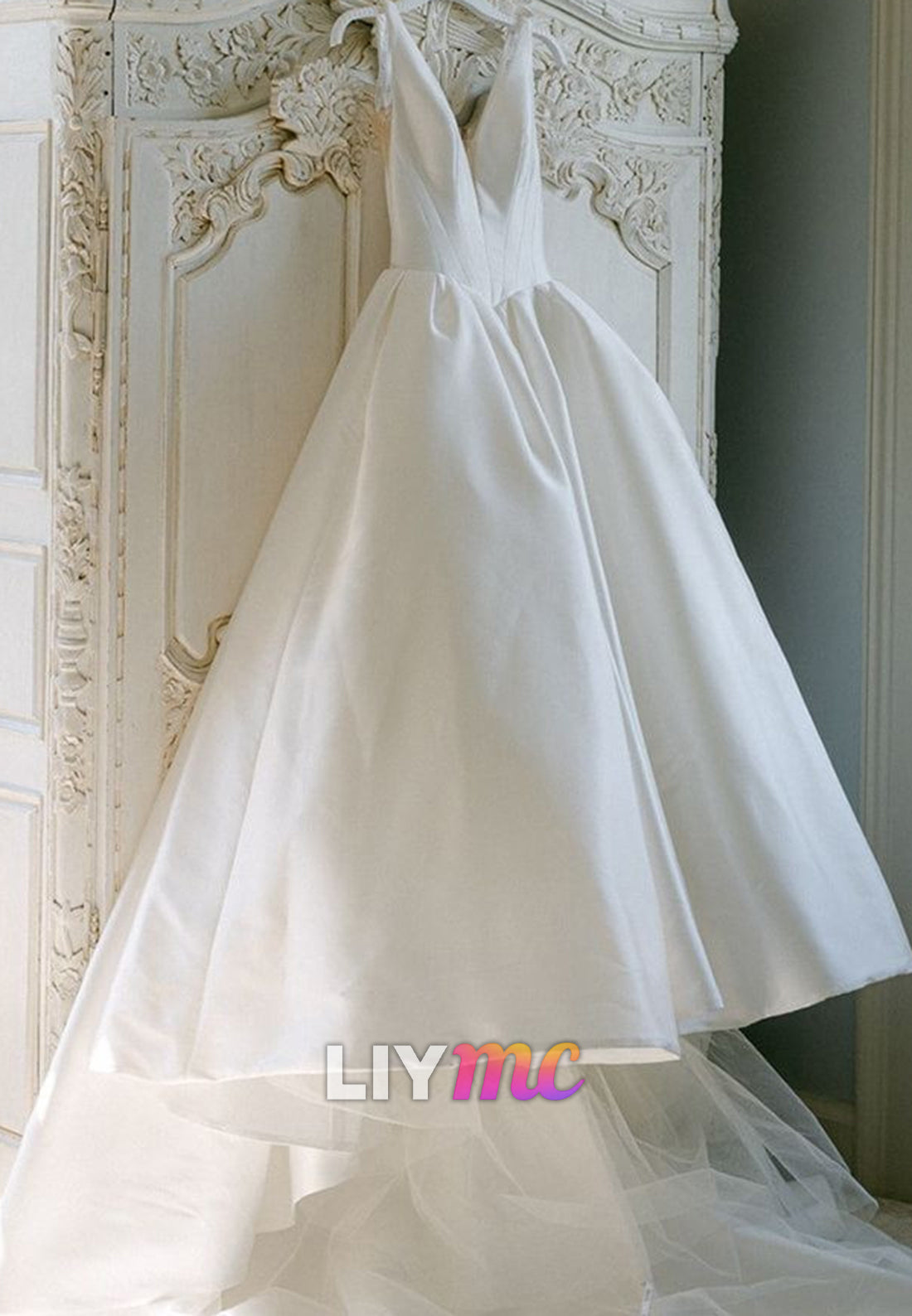 V-Neck Straps Pleated A-Line Classic Wedding Dress