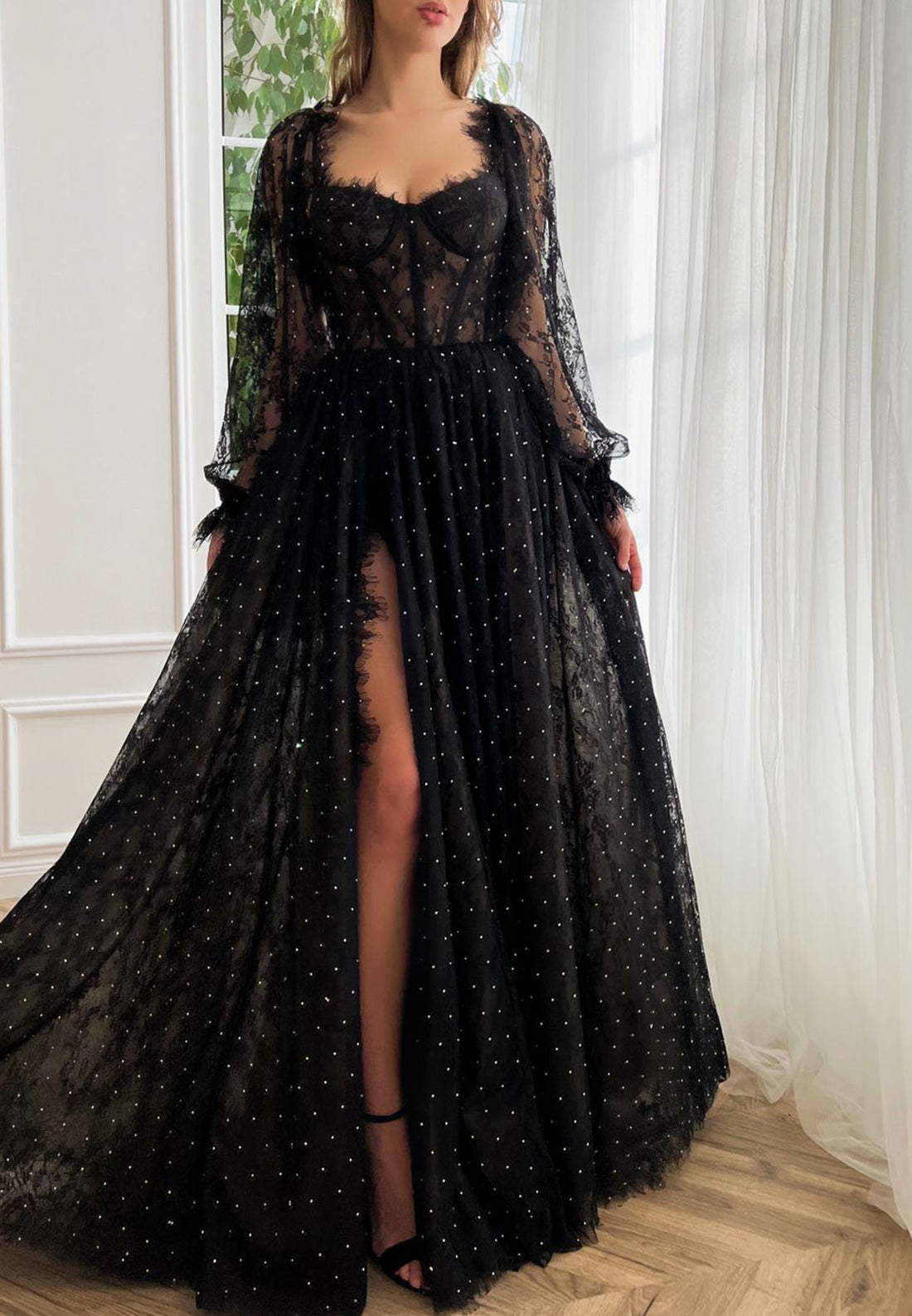 Sweetheart Long Sleeves Appliques Tulle A-Line Prom Dress