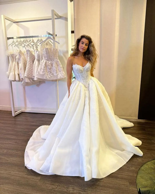 Elegant Applique Sweetheart Wedding Dress A-Line Strapless Bridal Gown