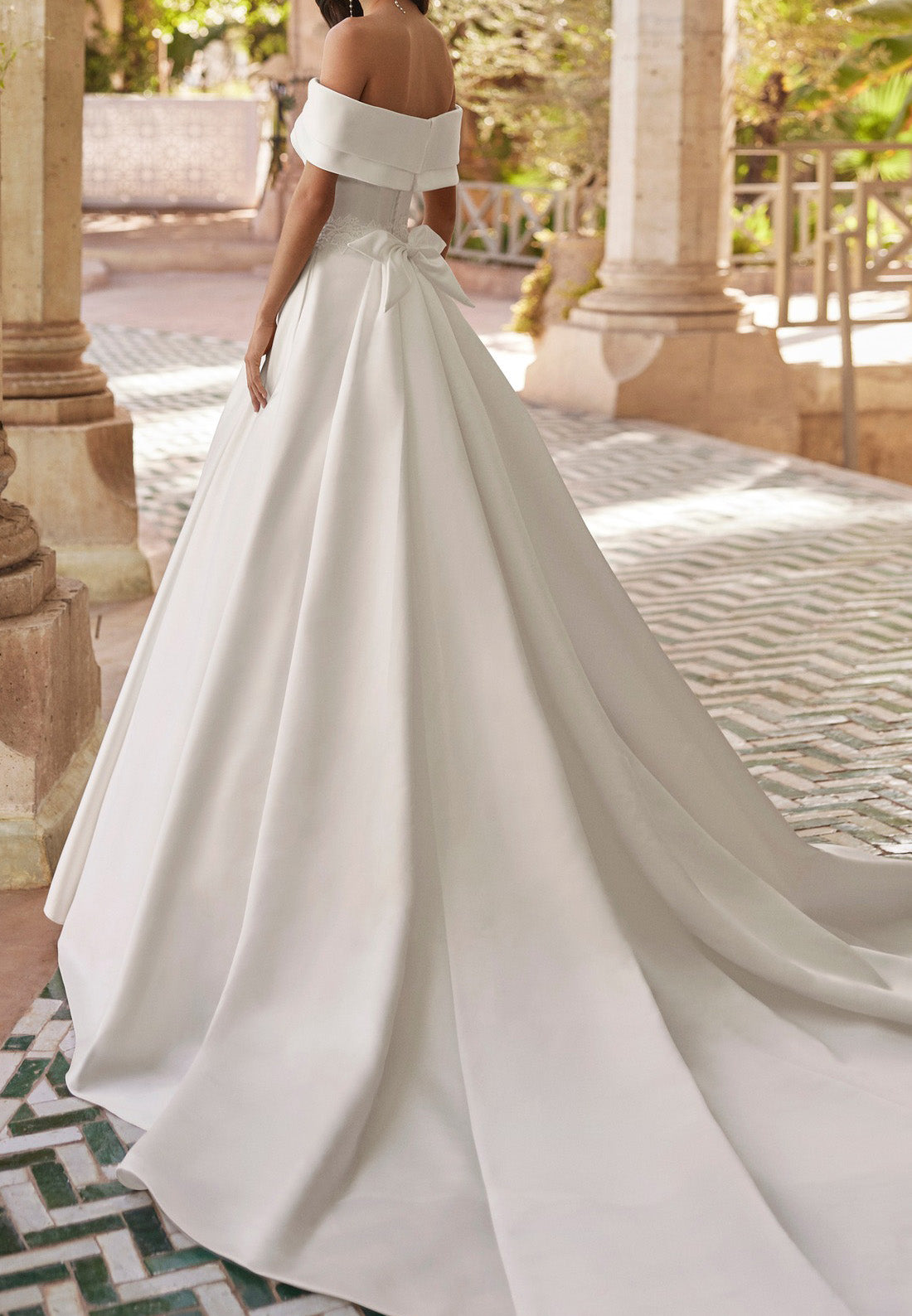 Off-Shoulder Strapless Appliques Pleated A-Line Classic Wedding Dress