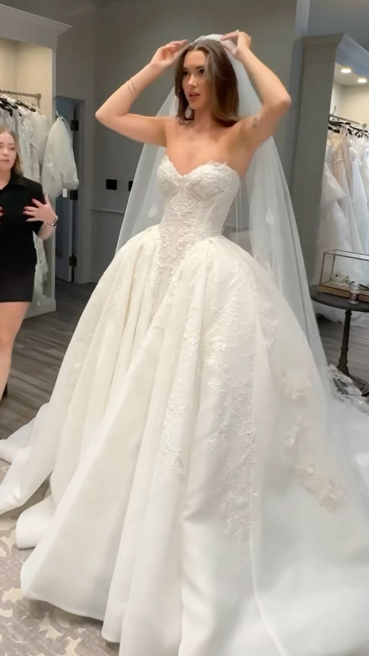 Elegant A-Line Lace Sweetheart Wedding Dress Floral Applique Bridal Gown