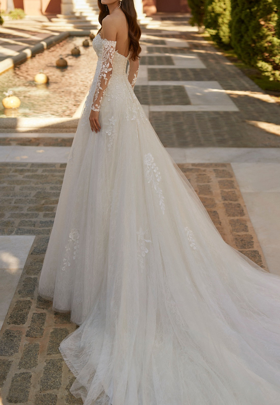 Straight Across Sleeveless Lace Appliques Ball Gown Wedding Dress