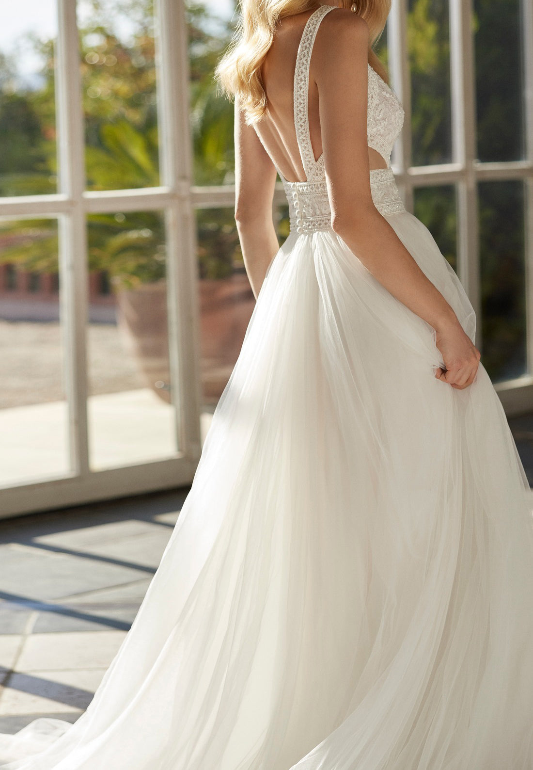 V-Neck Spaghetti Straps Appliques Tulle A-Line Boho Wedding Dress