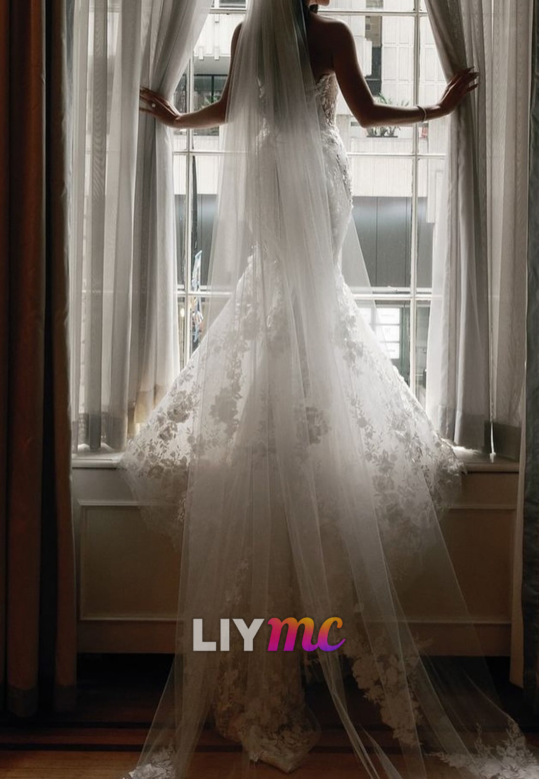 V-Neck Floral Appliques Mermaid Wedding Dress
