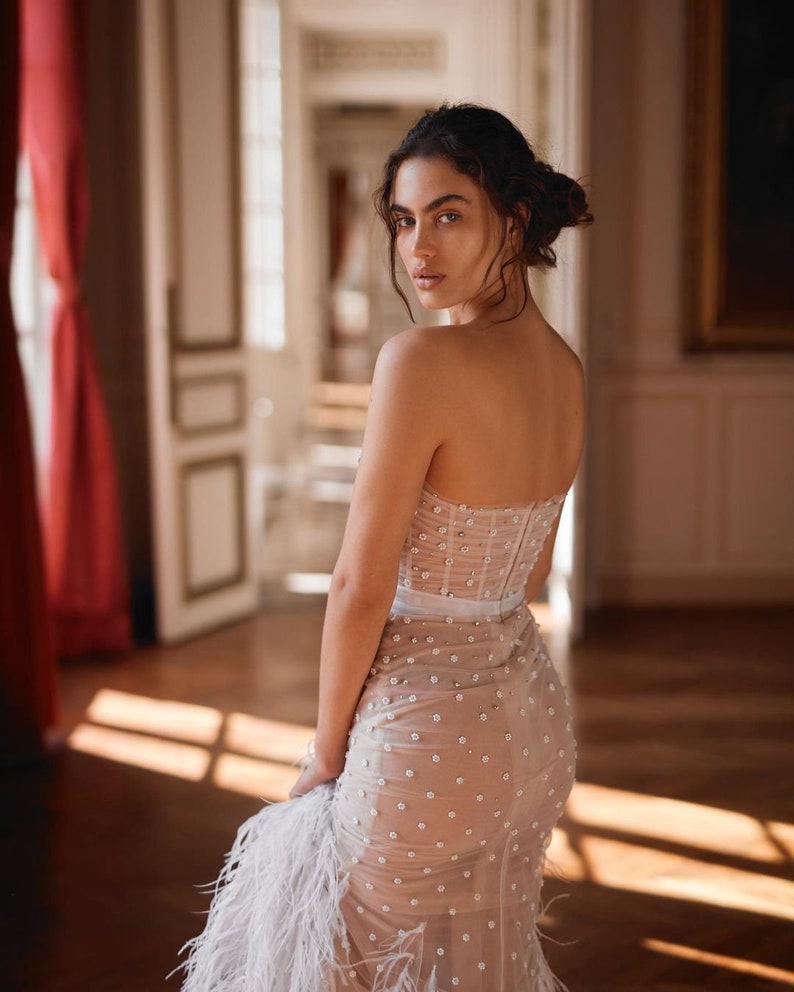 Sexy strapless corset wedding dress.Mermaid wedding dress with split slits with unique feathers.Beautiful pearl flower beaded wedding dress.