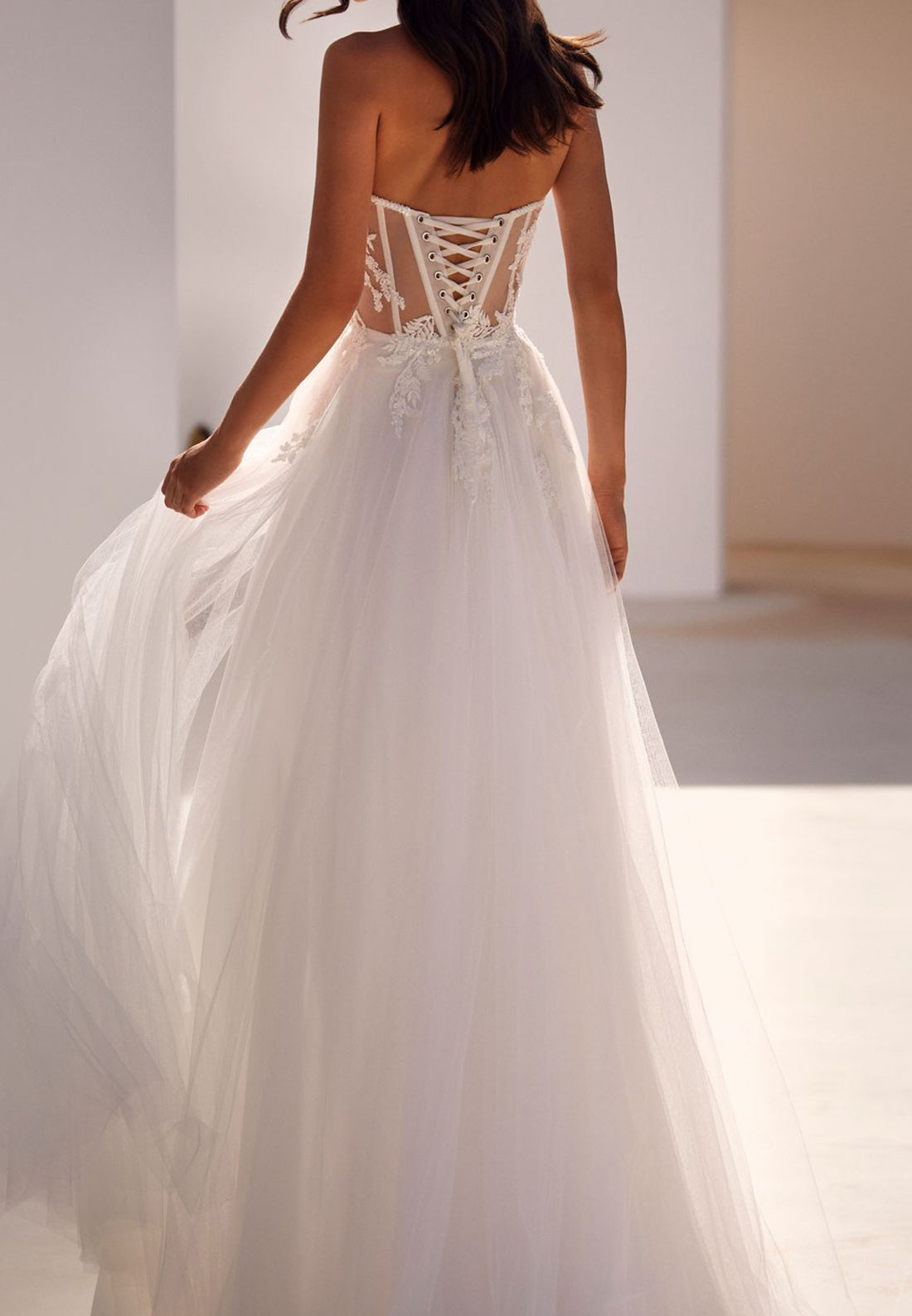 Sweetheart Strapless Appliques Tulle A-Line Beach Wedding Dress