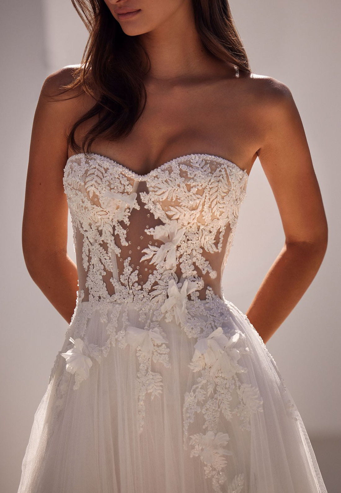 Sweetheart Strapless Appliques Tulle A-Line Beach Wedding Dress
